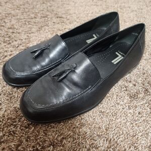 Trotters Black Leather Loafers Size 7